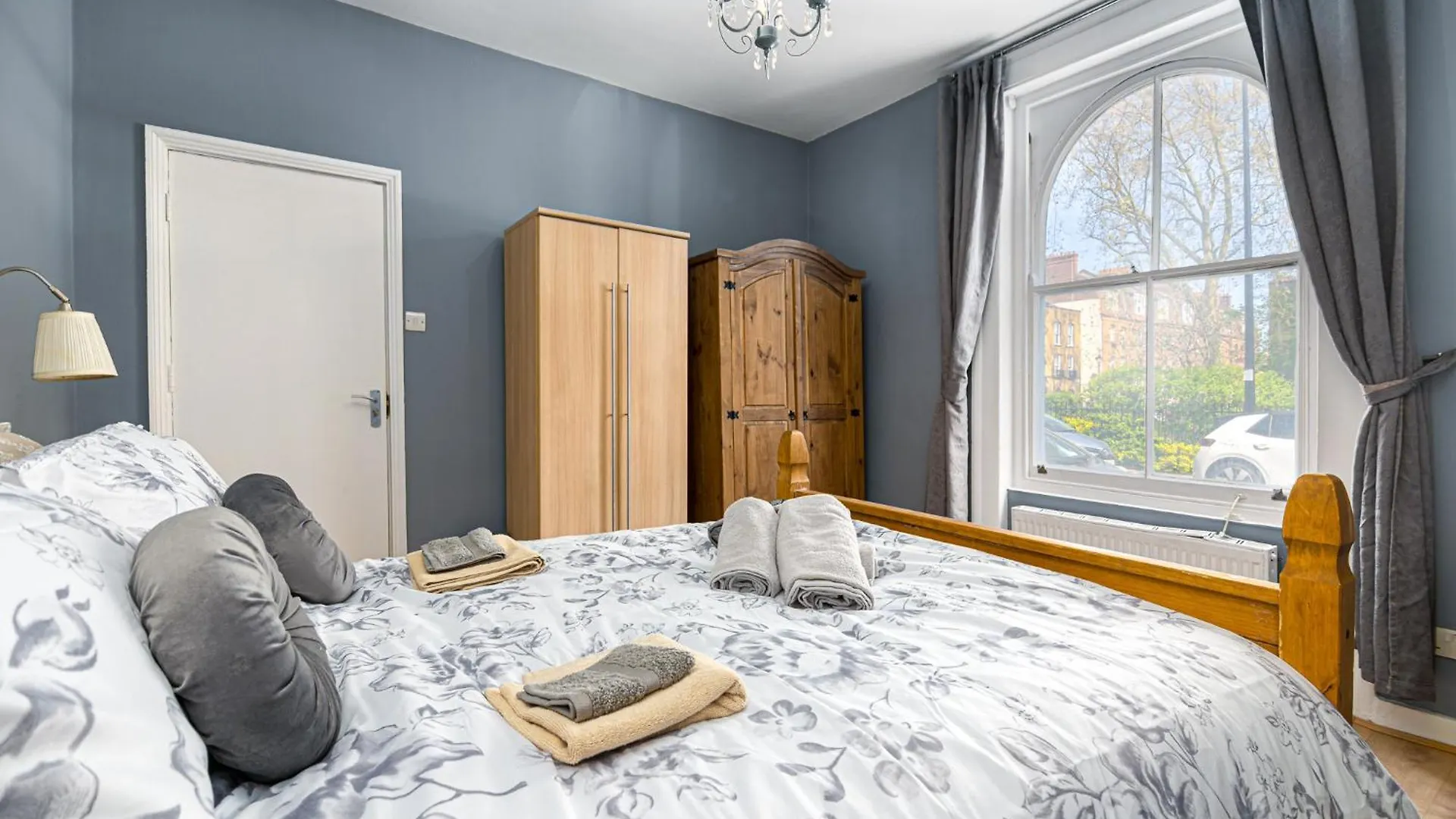 Beautiful House Refurbished contacts